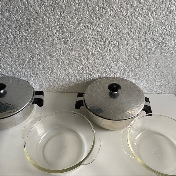 𝅺VINTAGE 1.5 Qt  Aluminum Hammered Casserole Serving Dish Fire King Glass Insert - Picture 3 of 5